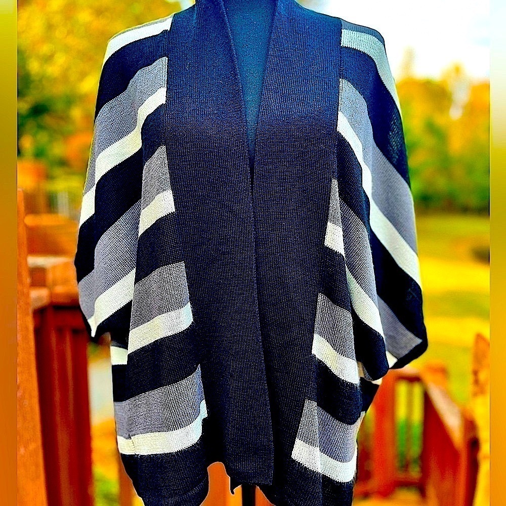Chico's Graphic Stripe Cocoon Open Wrap Cardigan Gray Black White